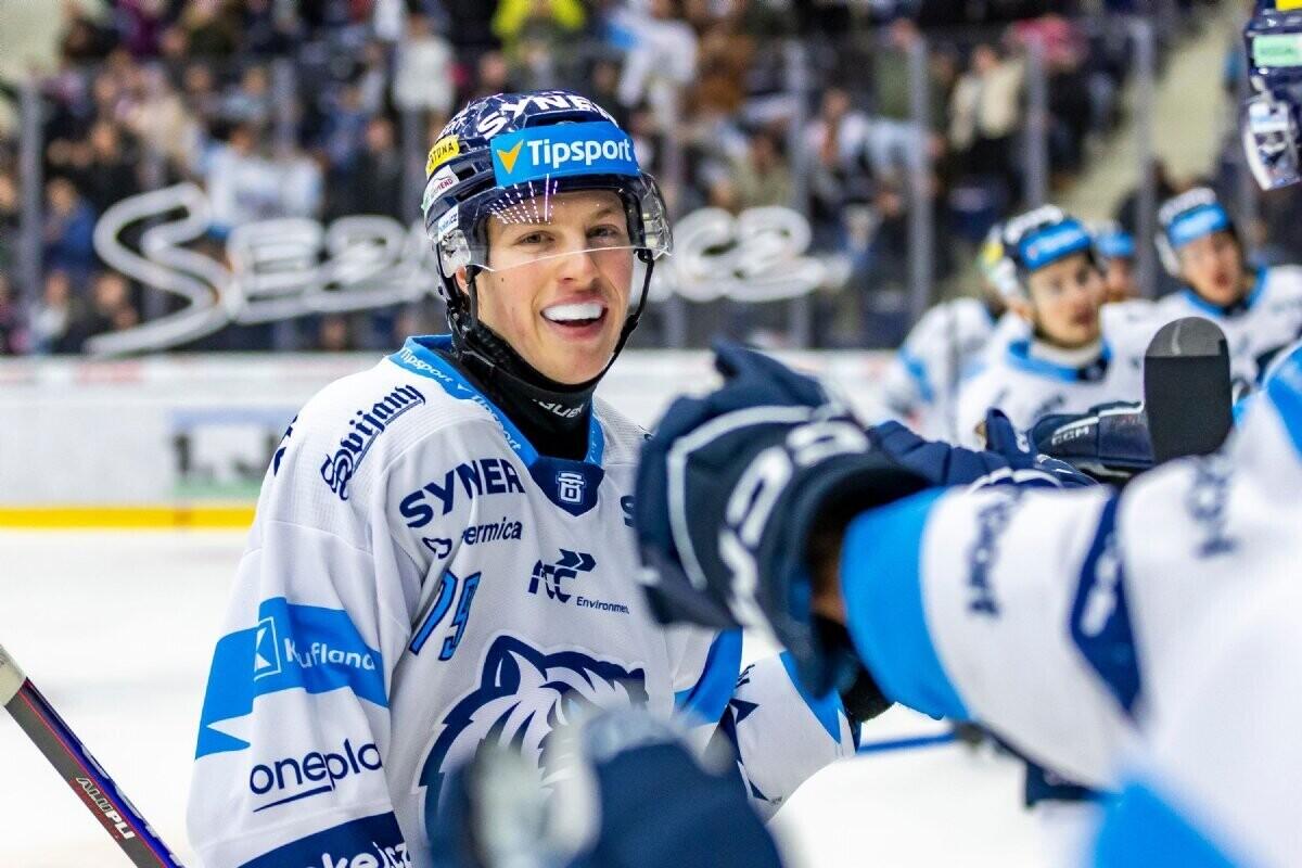 Tomáš Galvas slaví gól, foto: www.hcbilitygri.cz